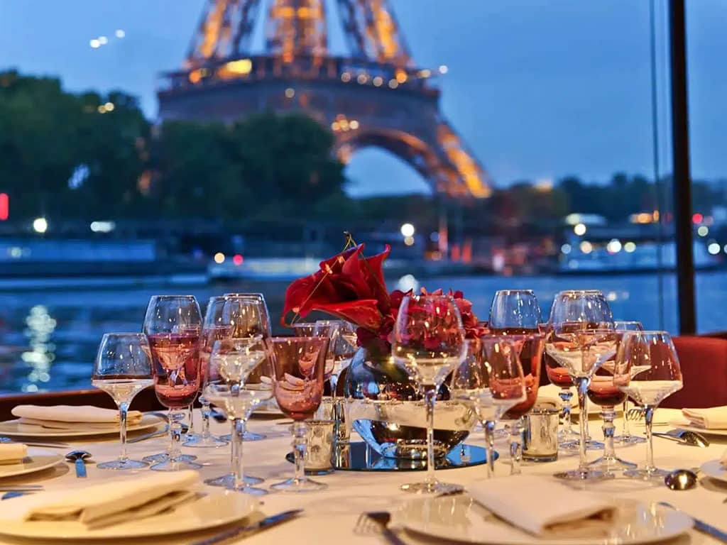 Paris river seine dinner cruise • Paris Tickets