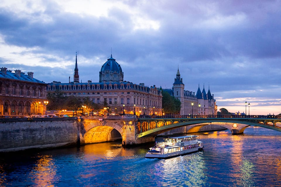 Paris Evening River Seine Cruise with Music • Paris Tickets